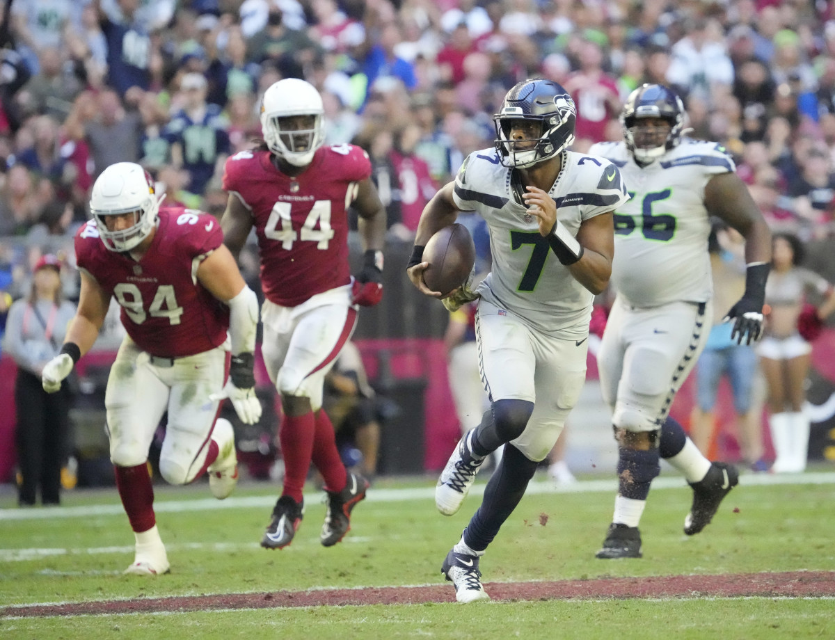 Nov 6, 2022; Phoenix, Ariz., United States; Seattle Seahawks quarterback Geno Smith (7) scrambles away from Arizona Cardinals defensive end Zach Allen (94) and linebacker Markus Golden (44) during the fourth quarter at State Farm Stadium. 